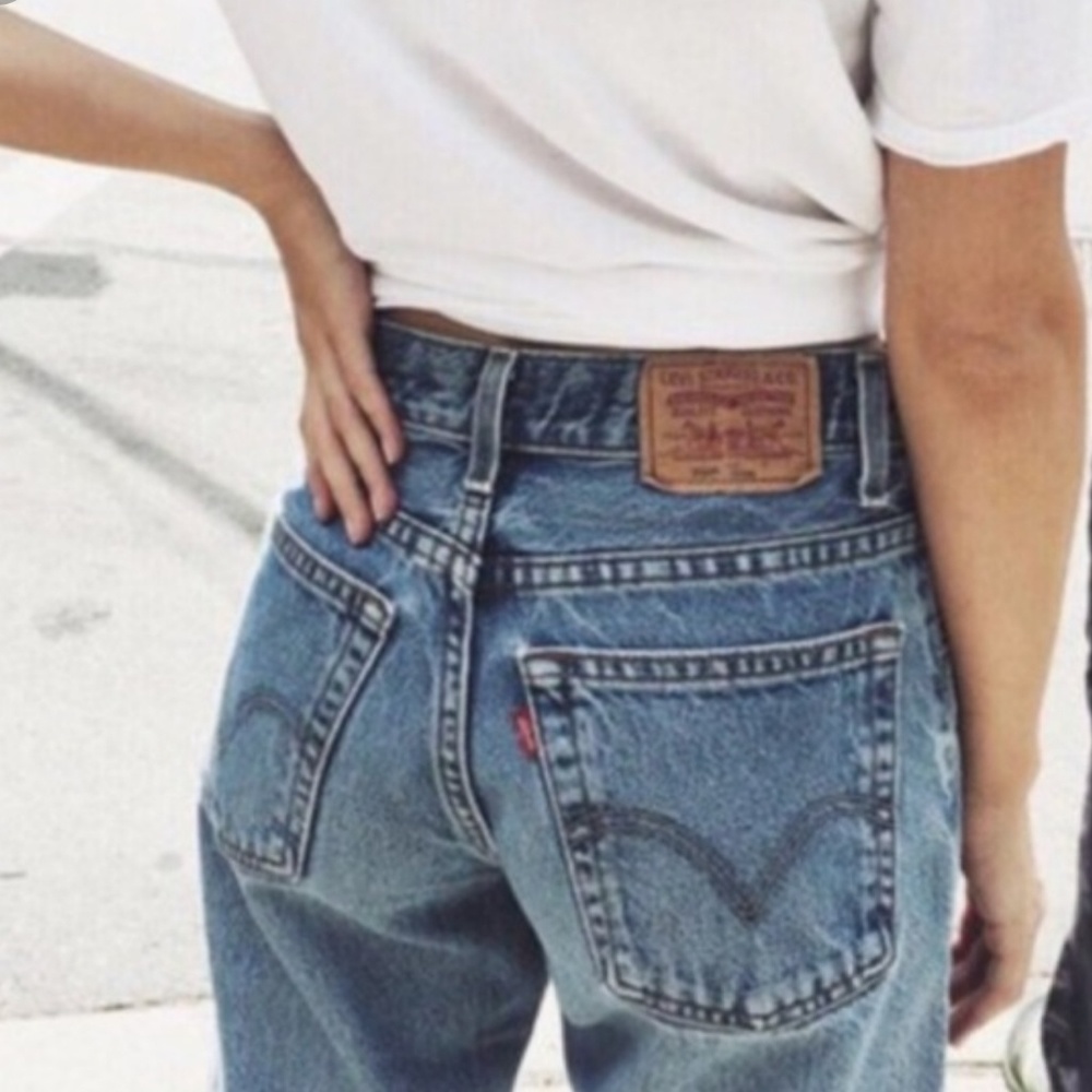 SOLD Vintage High Waist-Tappered 550 Levi's - Picture 1 of 7
